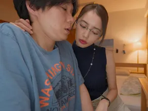 Nửa đêm em lại lên cơn nứng đòi doggy